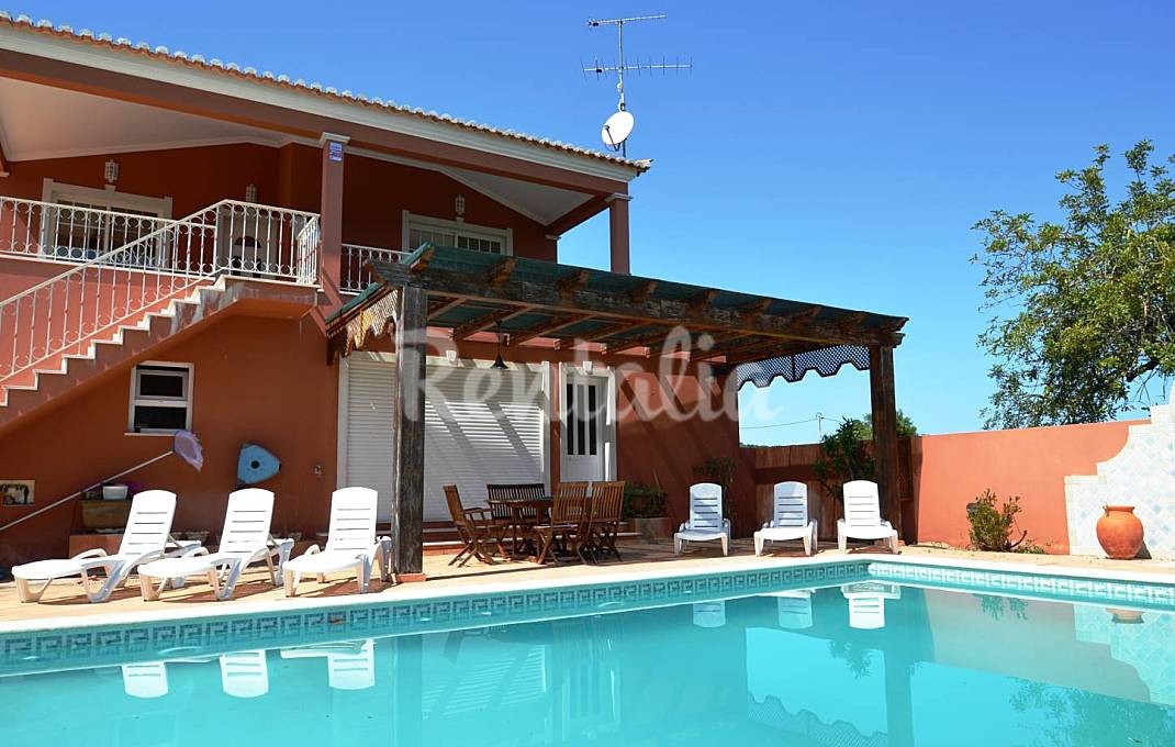 Casas de fim de semana: Fugir da cidade e relaxar numa mansão com piscina no Algarve 