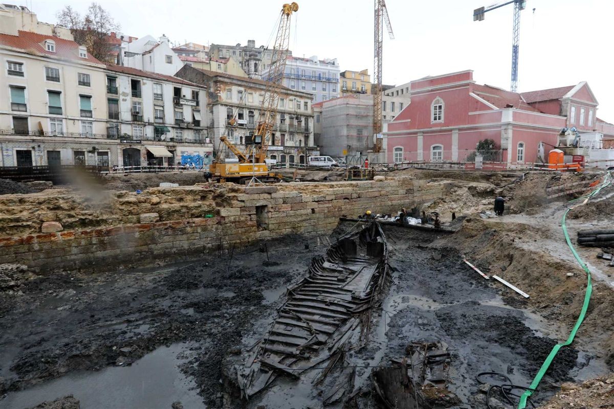 Os tesouros encontrados na reabilitação do Campo das Cebolas, Lisboa 