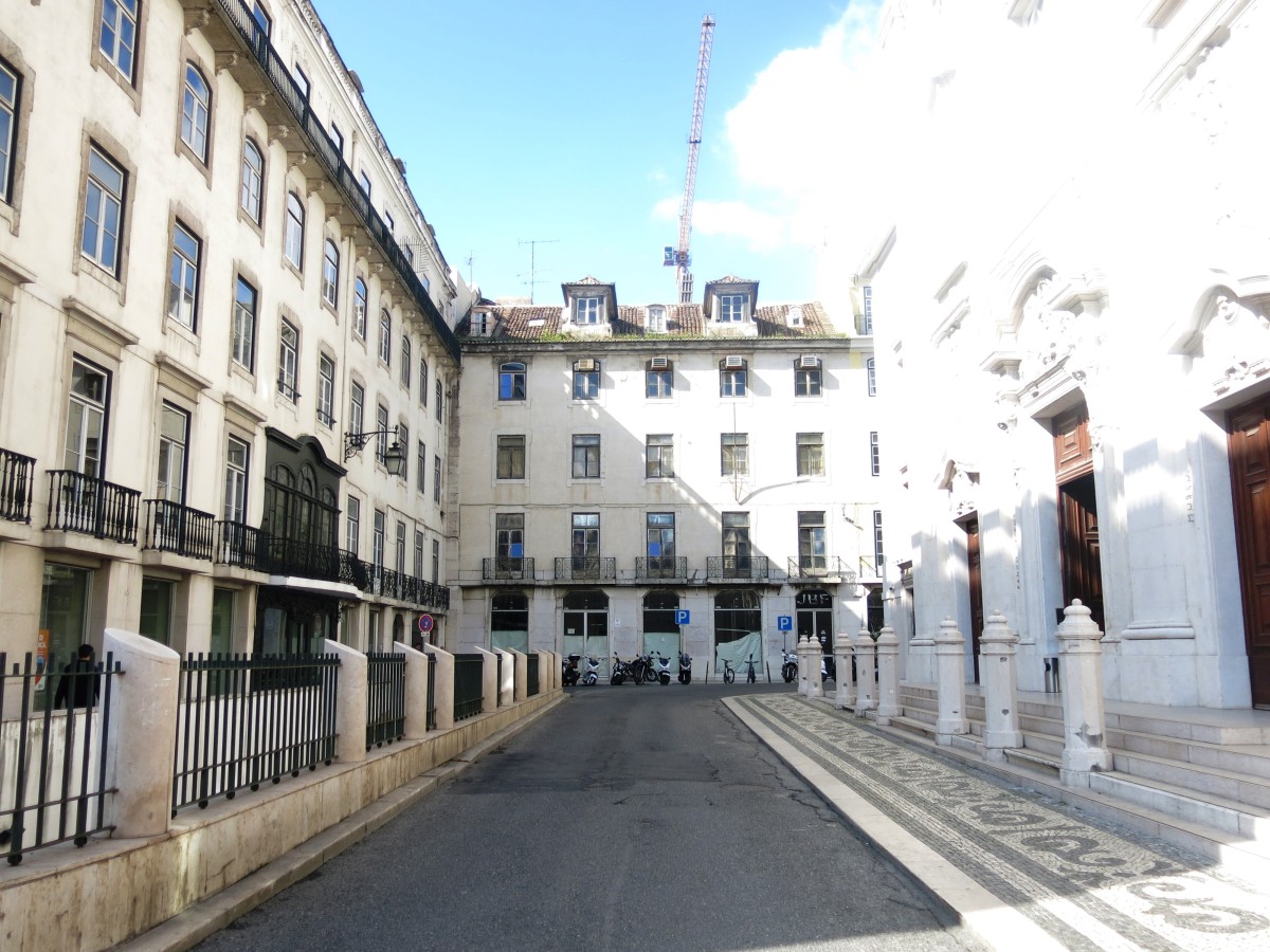 CML compra edifício em S.Julião para consolidar serviços camarários na Praça do Município