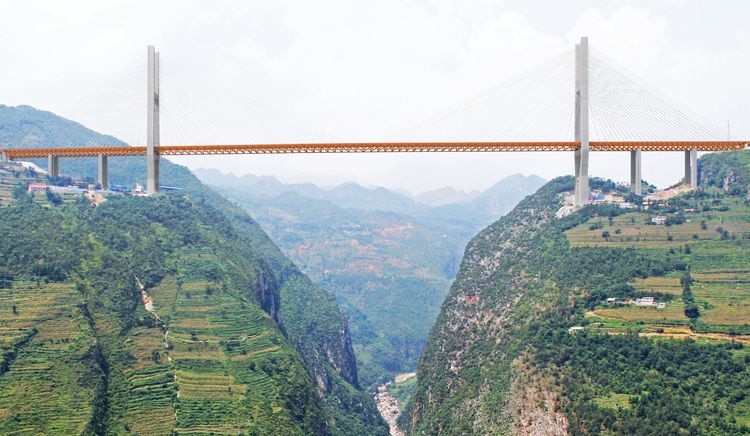 'Mega obras' pelo mundo: a ponte mais alta do planeta acaba de abrir na China