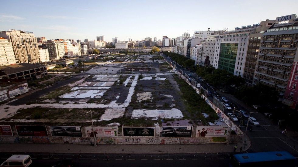 Venda do terreno da antiga Feira Popular à espera de “momento oportuno”