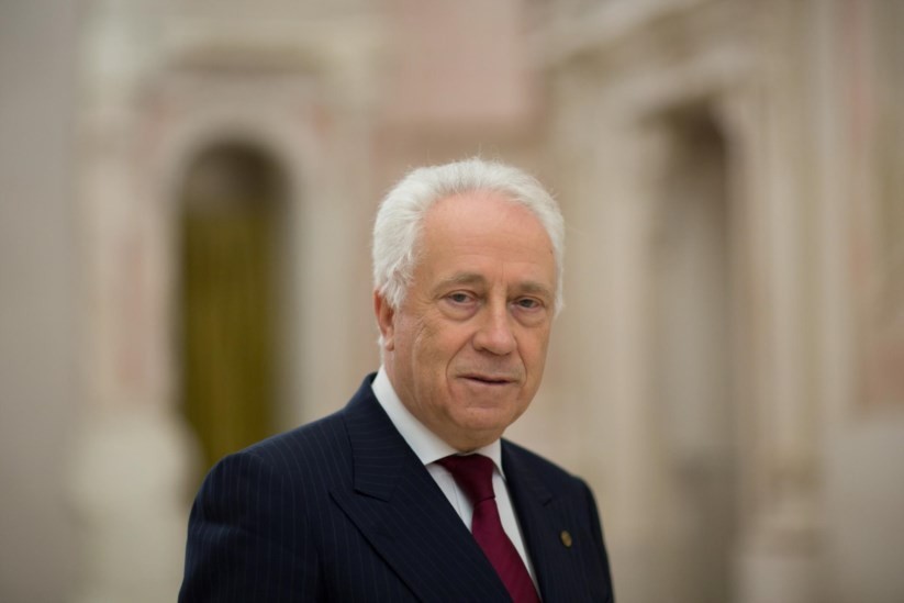 Carlos Costa defende-se em entrevista Governador do Banco de Portugal: "No BES, fizemos o que se podia fazer"