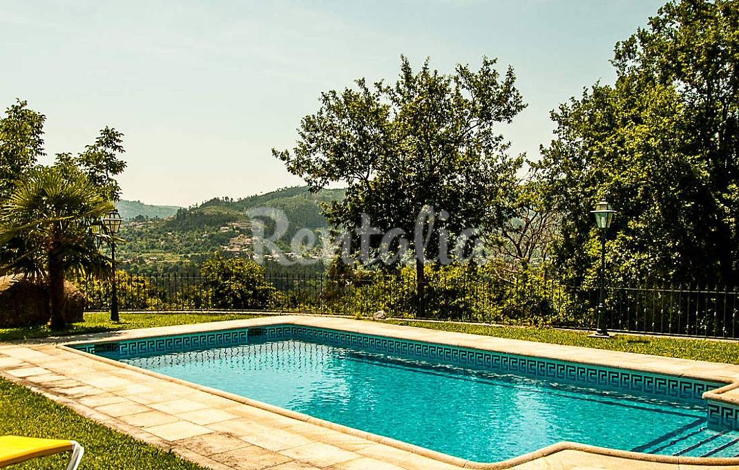 Casas de fim de semana: Abraçar a natureza numa quinta com piscina de água salgada 