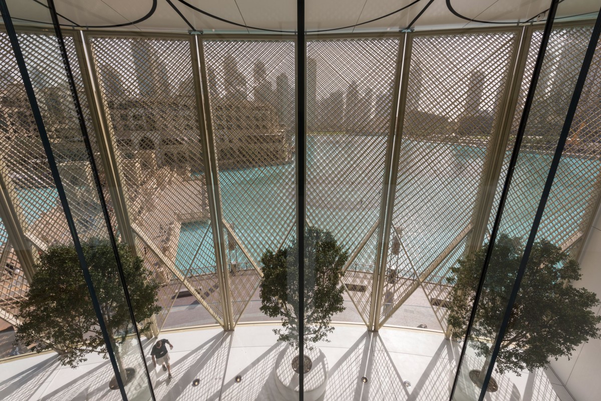 apple-dubai-mall-foster-partners-architecture-retail-uae_dezeen_2364_col_0