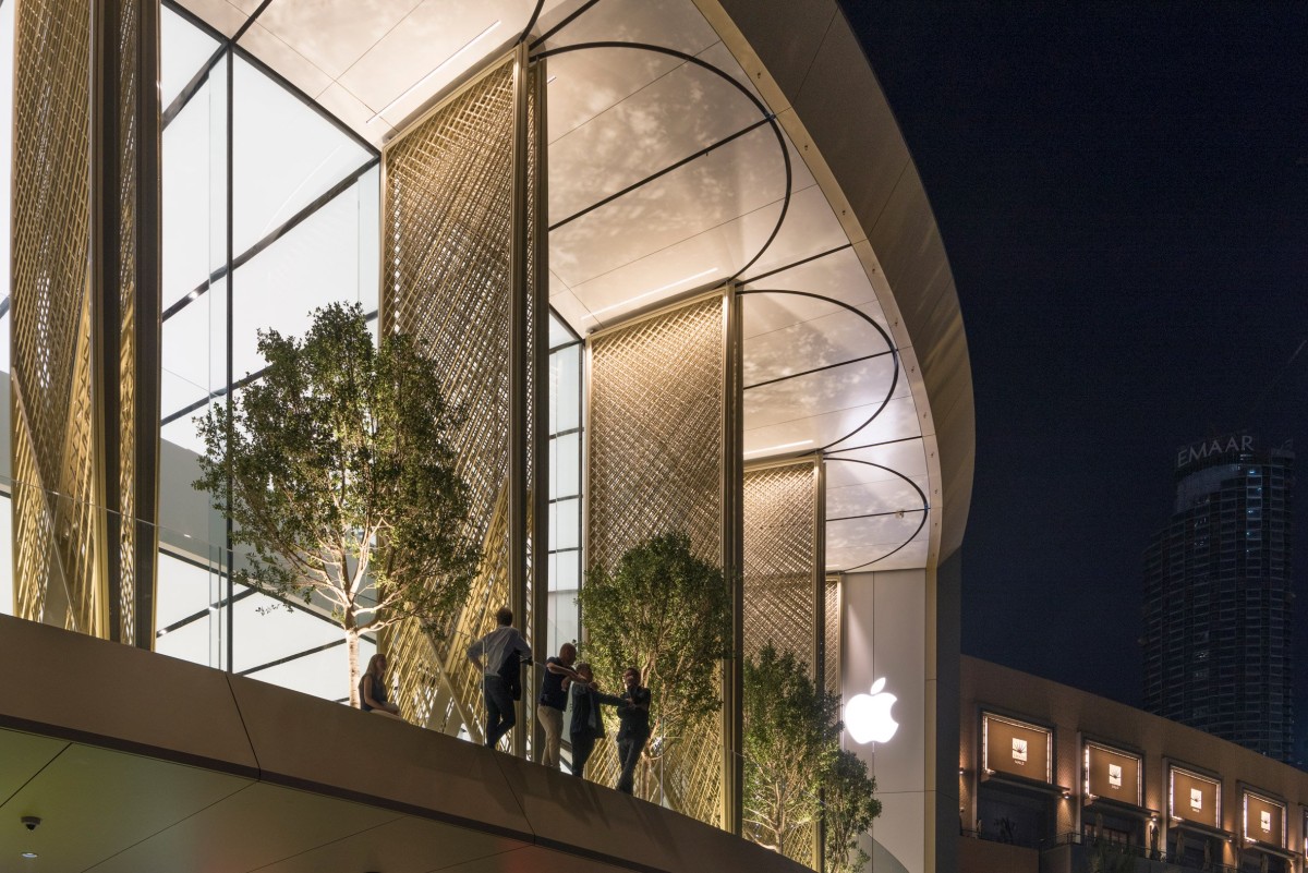 apple-dubai-mall-foster-partners-architecture-retail-uae_dezeen_2364_col_4