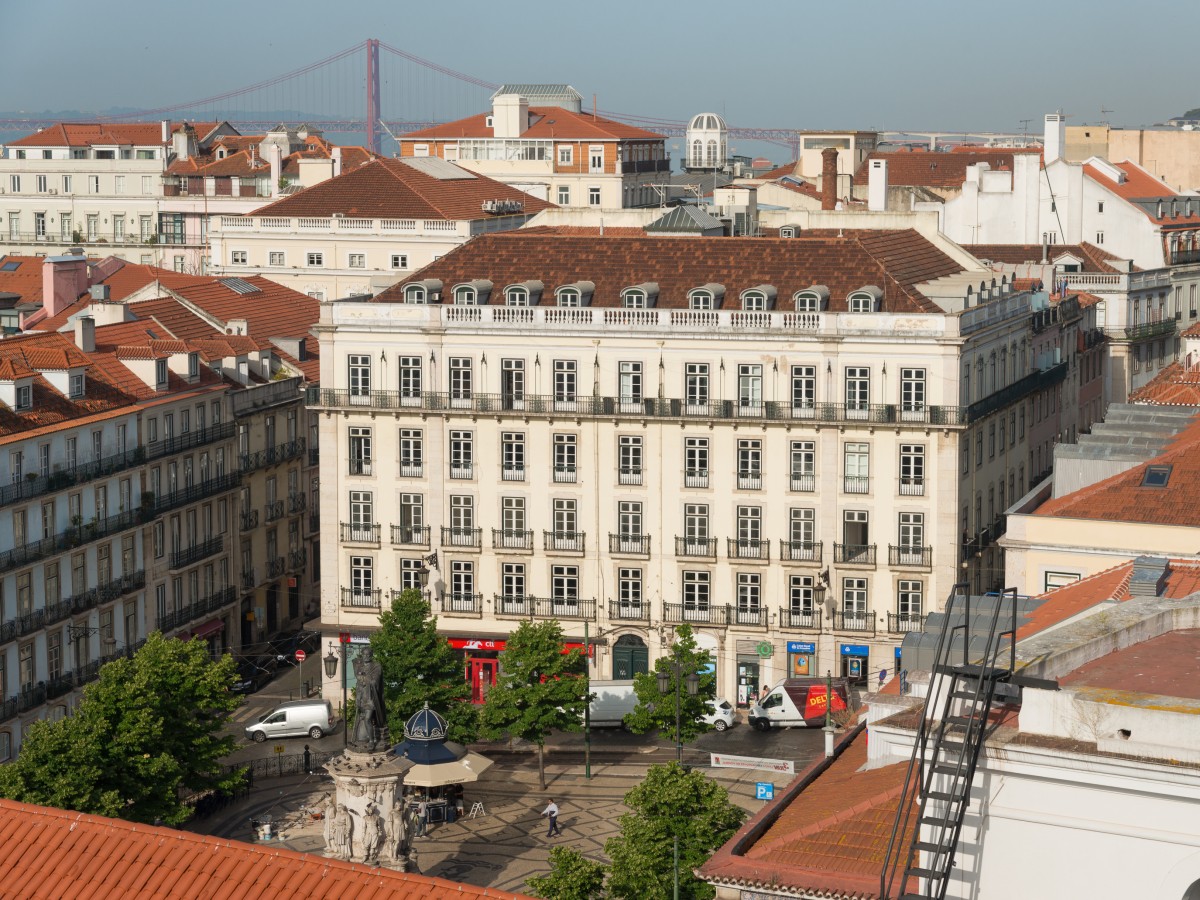 Le Consulat: Dormir rodeado de arte no coração de Lisboa 