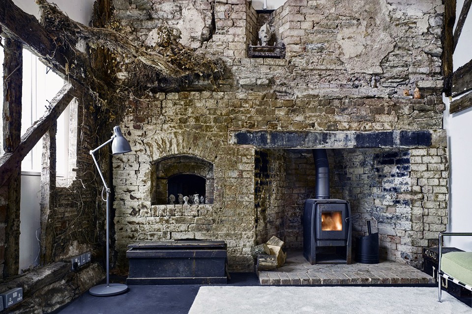 Como transformar um edifício “fantasma” em ruínas há mais de 300 anos numa casa de design 