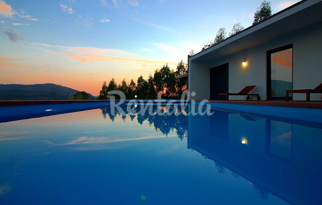 Casas de fim de semana: Um pequeno paraíso na montanha com piscina de horizonte infinito 