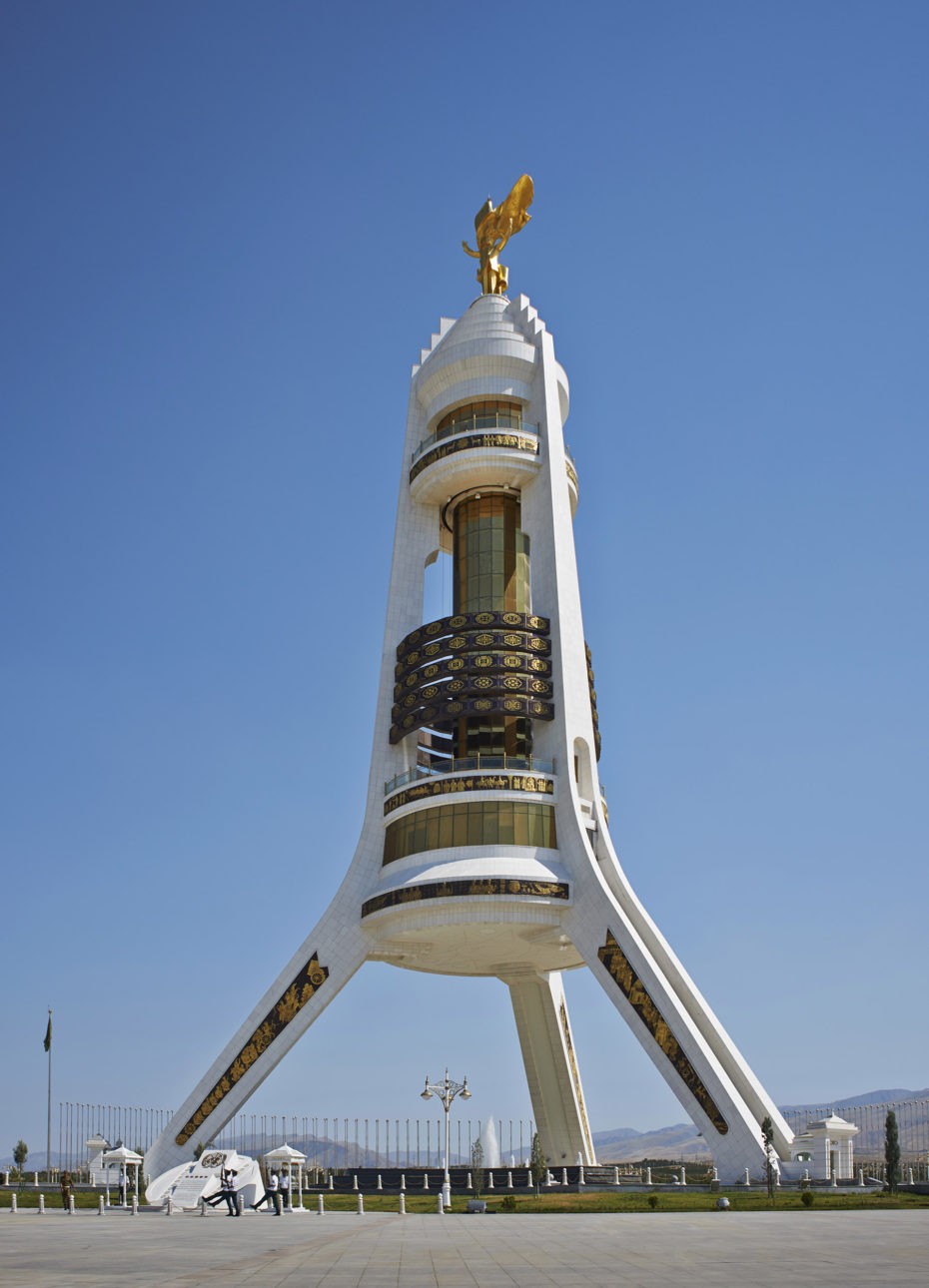 imp_ashgabat_monument_of_neutrality_2015frankherfort