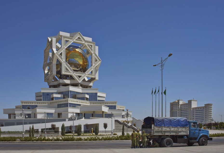 imp_ashgabat_palace_of_happiness2_ashgabat_2015frankherfort