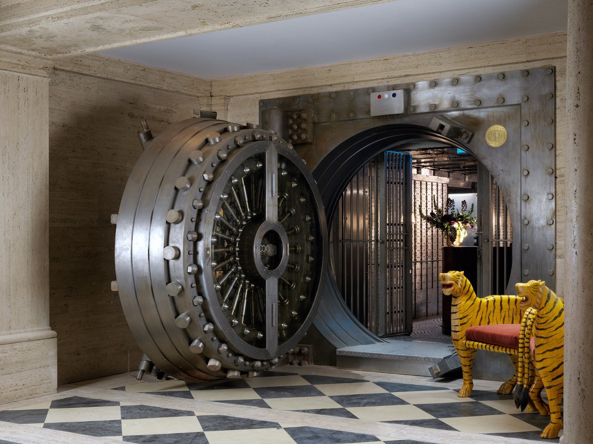 The Ned: Um antigo banco transformado em hotel de luxo e com um bar dentro da caixa forte 