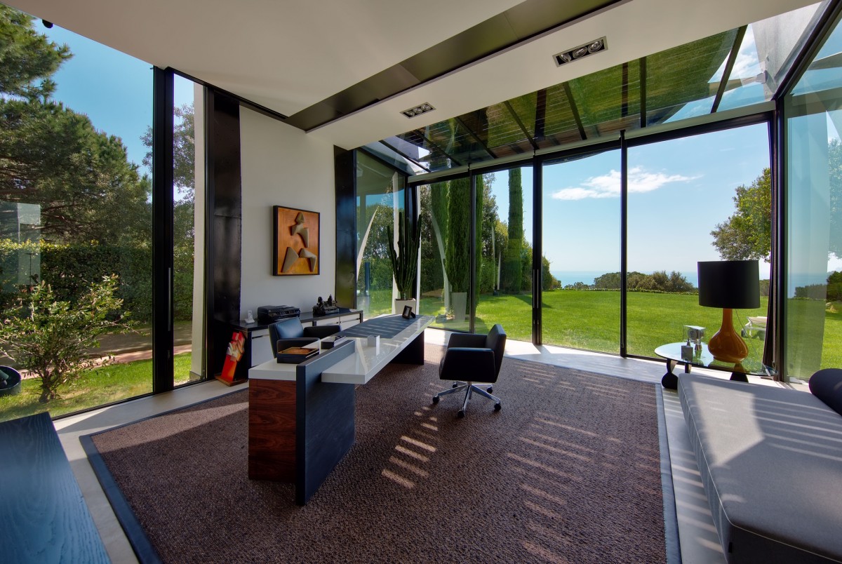 Esta impressionante casa em forma de barco está à venda