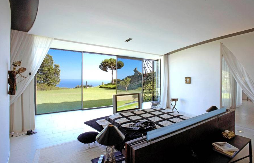 Esta impressionante casa em forma de barco está à venda