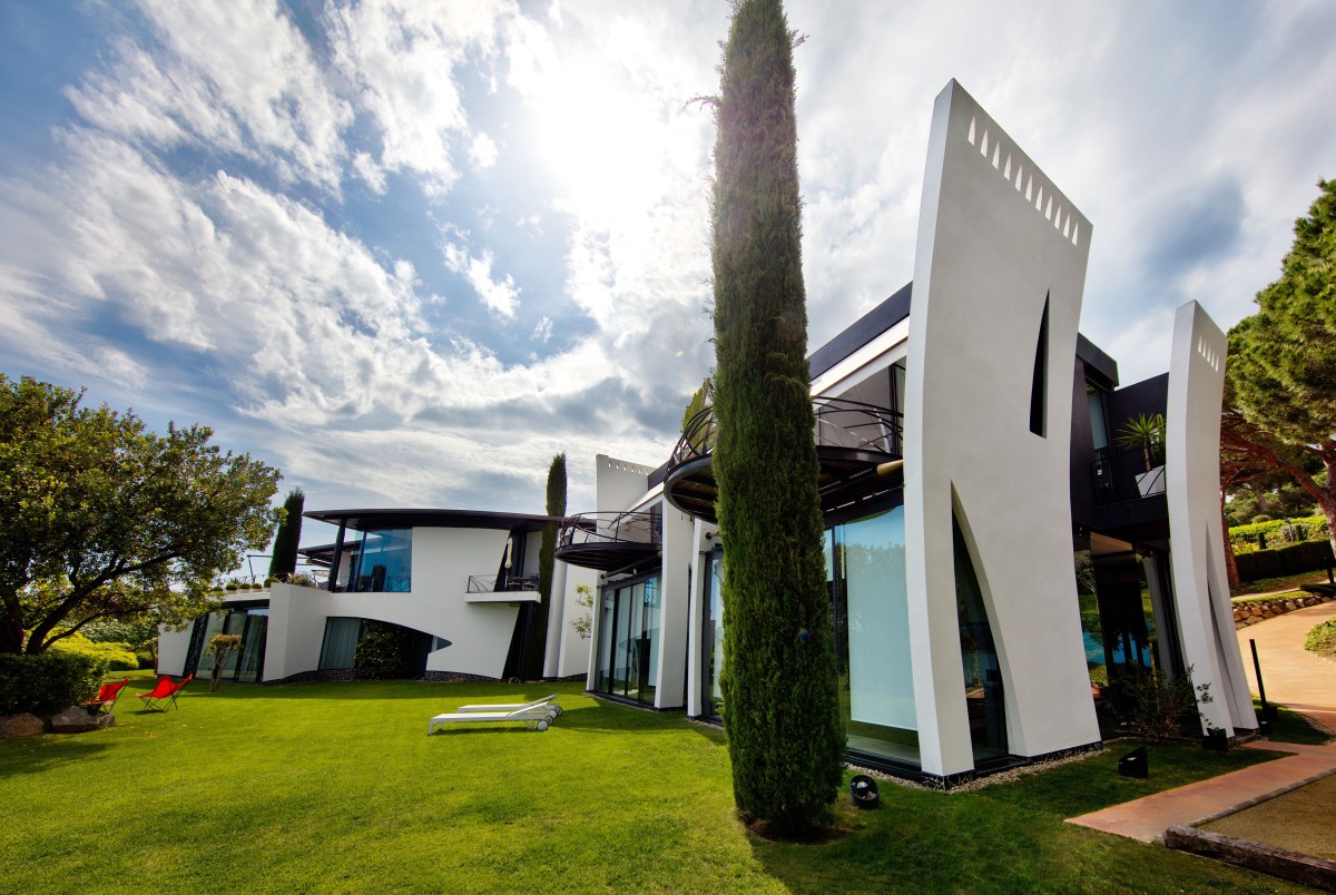 Esta impressionante casa em forma de barco está à venda
