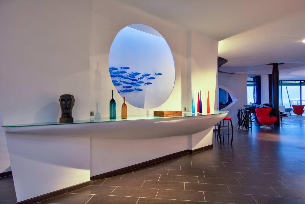 Esta impressionante casa em forma de barco está à venda