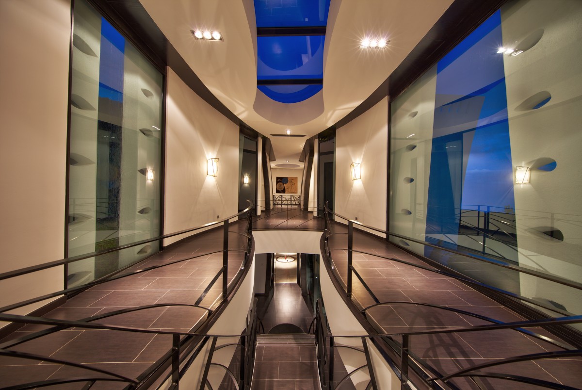 Esta impressionante casa em forma de barco está à venda