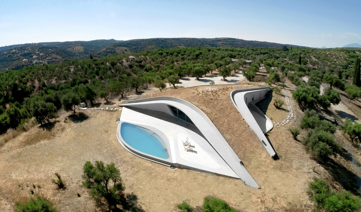 Uma casa em forma de nave espacial “enterrada” na Grécia