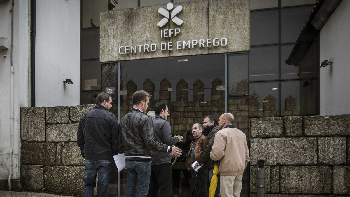 Há menos 19,2% de desempregados inscritos nos centros de emprego que há um ano