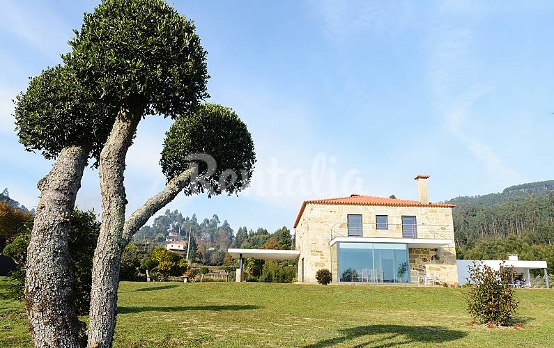 Casas de fim de semana: “Fugir” do calor numa casa rural com piscina em Ponte de Lima 