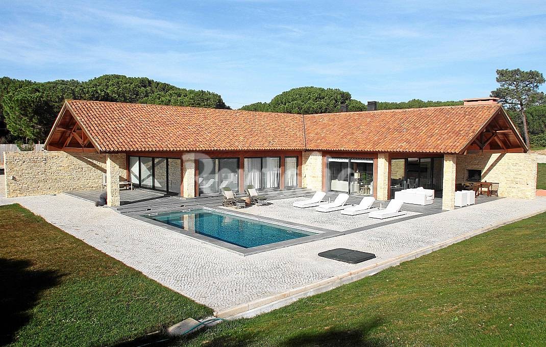 Casas de fim de semana: Contemplar a natureza numa casa com piscina na Serra da Arrábida