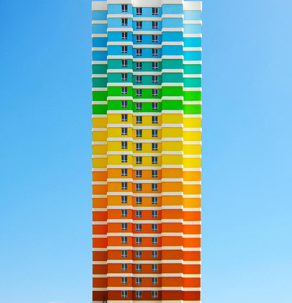 Rosa 'millennial' e arco-irís: a nova grande moda dos edifícios pirosos que apaixona o Instagram