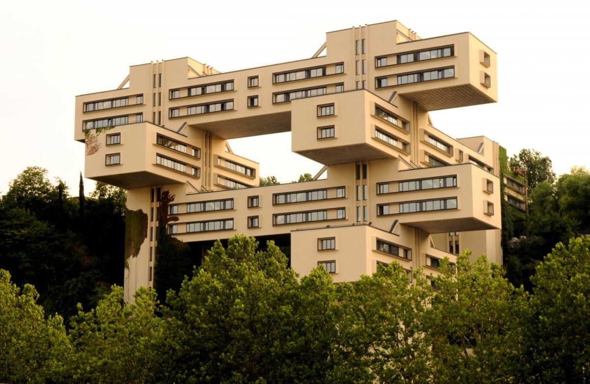 Este monumental edifício de betão é a sede do Banco da Geórgia 
