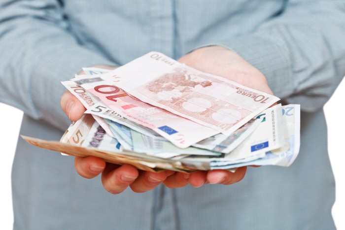 Governo negoceia com a esquerda alargamento da isenção do IRS 