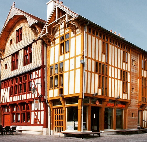 Desde minicasas a imponentes moradias: as surpreendentes casas construídas com cannabis