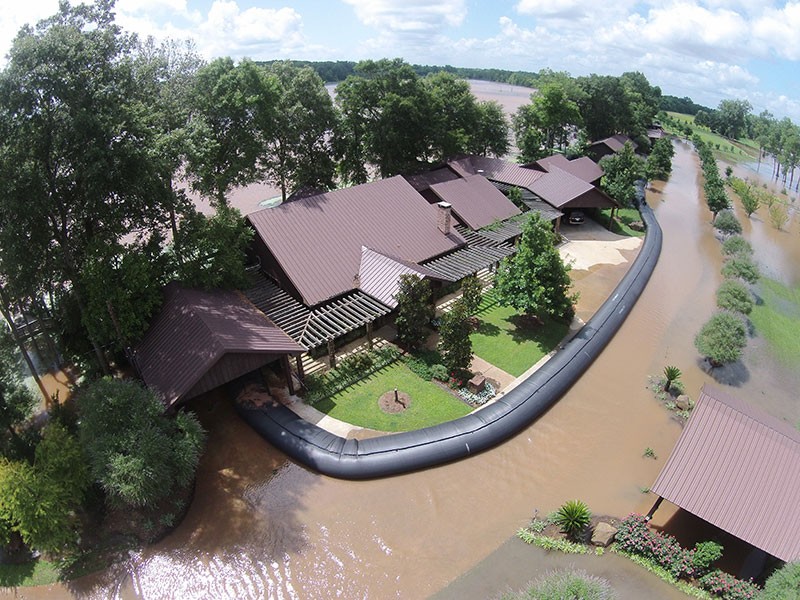 Aquadam: a solução "pirosa" que salvou uma casa e que toda a gente quer para escapar às inundações