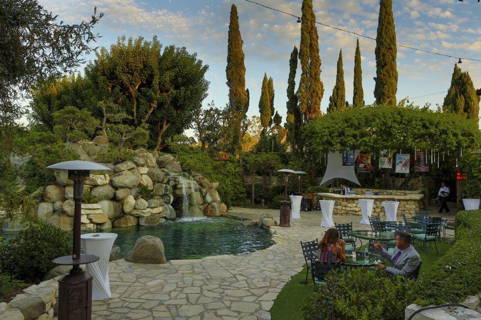 hugh_hefner-mansion5