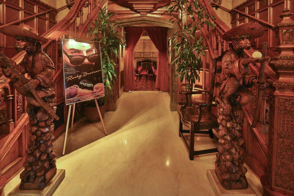 hugh_hefner-mansion7