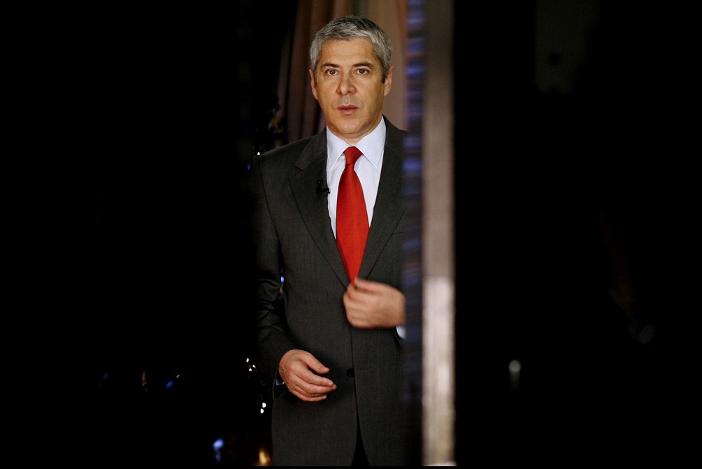 Sócrates acusado de 31 crimes e de acumular 24 milhões na Suíça