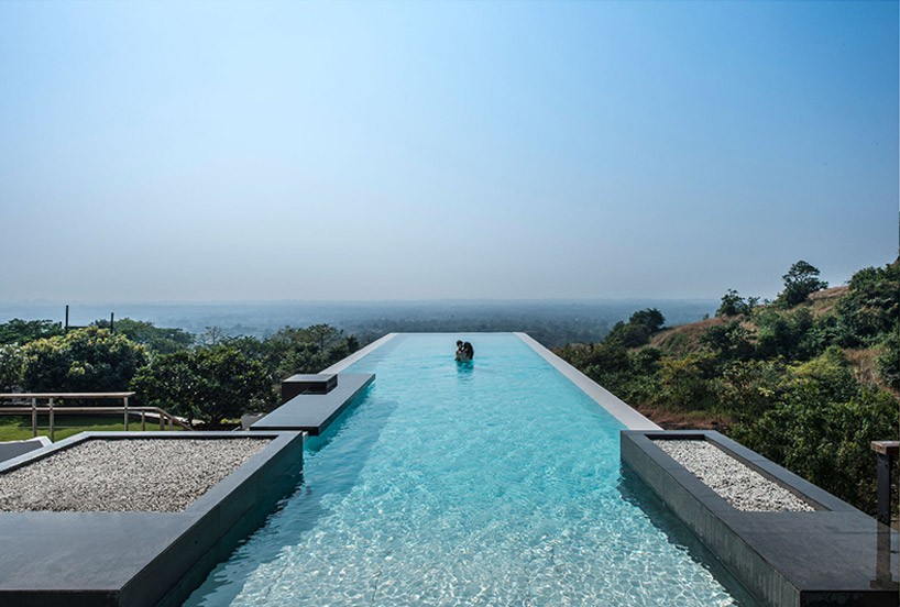 Casas de sonho: esta mansão tem uma incrível piscina de horizonte infinito... no telhado
