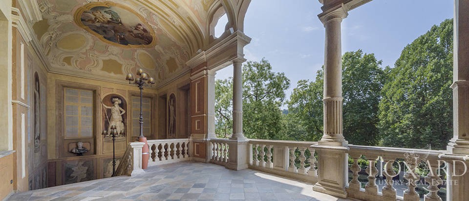 Uma varanda moderna para Julieta villa-lusso-torino-turin