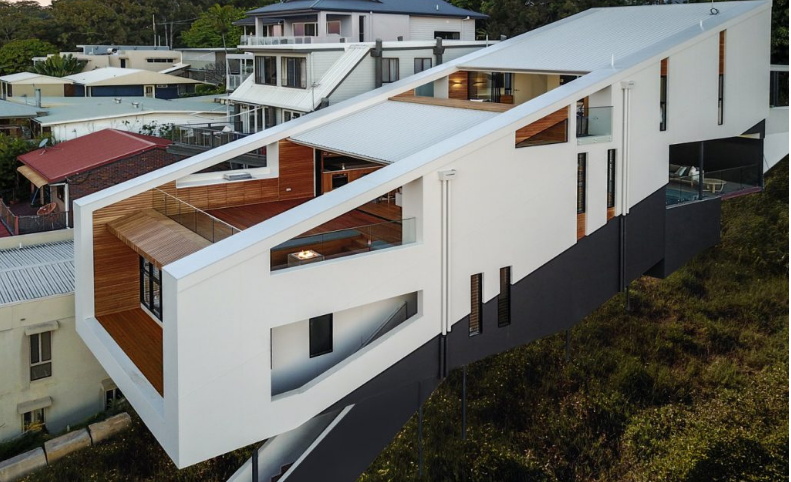 Viver numa casa suspensa? Sim, nas montanhas australianas