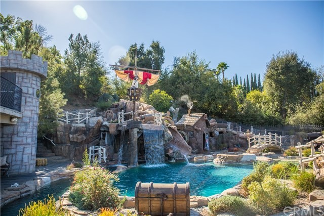 Esta casa tem um parque de diversões privado e está à venda por 4,7 milhões