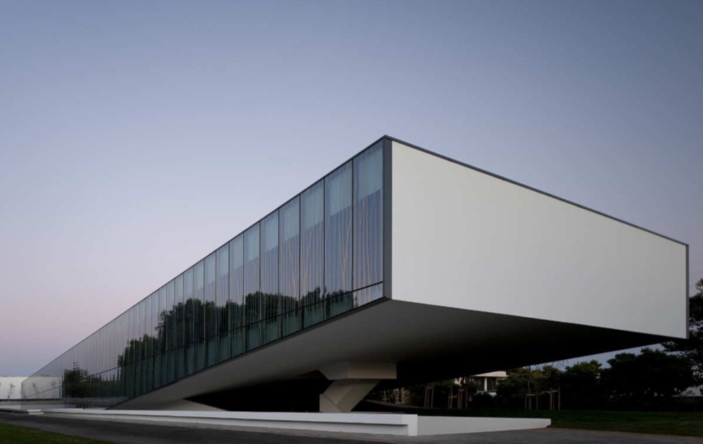 Este moderno edifício de escritórios em Cascais está à procura de inquilinos