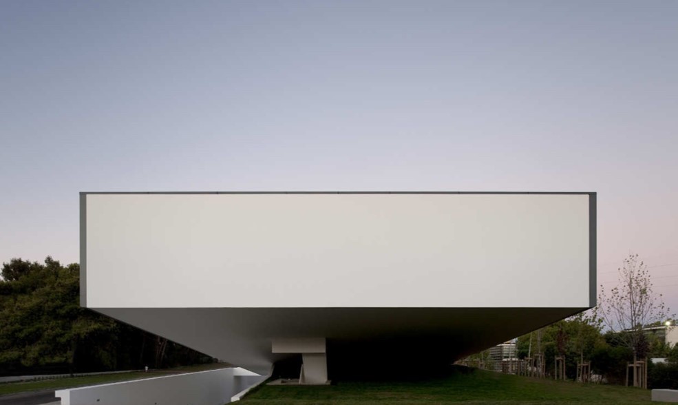 Este moderno edifício de escritórios em Cascais está à procura de inquilinos