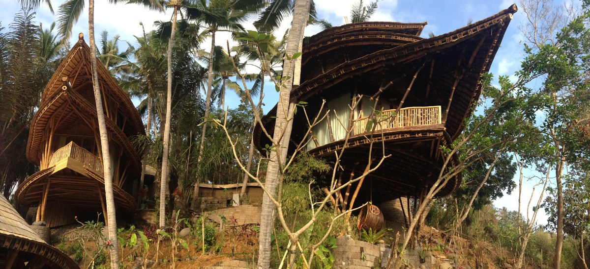 As casas fundem-se na natureza