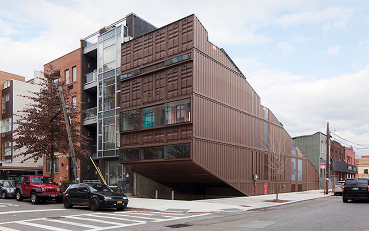 Esta casa em Brooklyn foi construída com 21 contentores marítimos