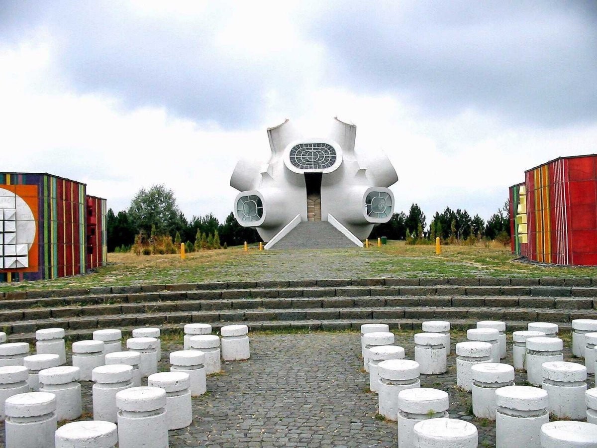 Monumento em homenagem à guerra com os turcos, na Macedónia salas_12
