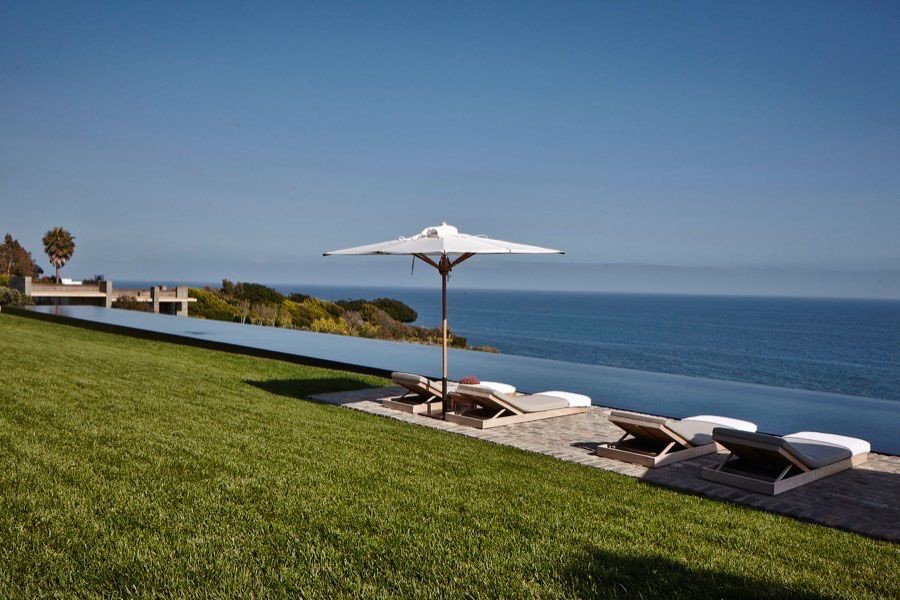 Uma piscina de horizonte infinito