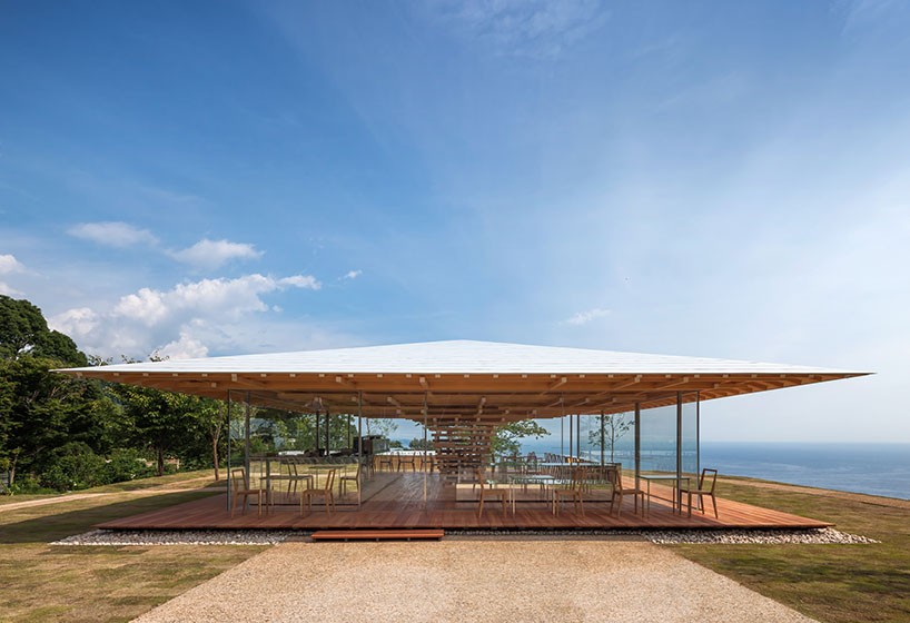 A “Coeda House” fica num penhasco com vista para o oceano pacífico