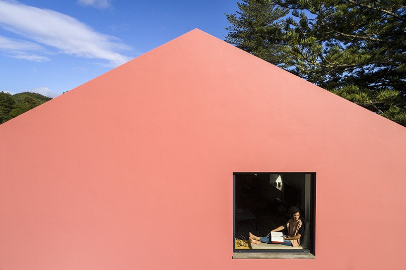 De estábulo histórico a casa de design cor de rosa: um refúgio para descobrir nos Açores