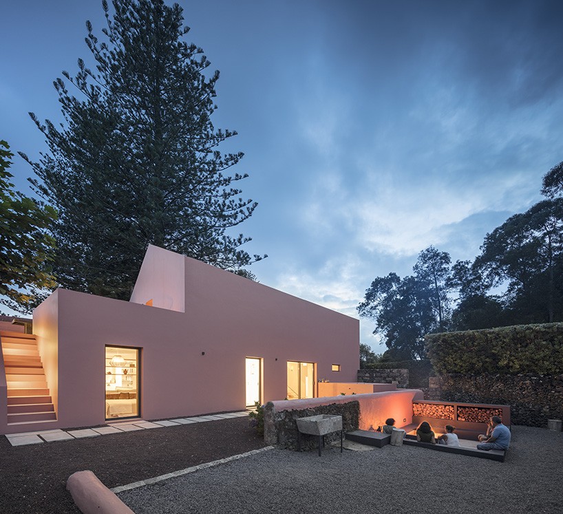 A madeira da região foi utilizada para a construção e mobiliário