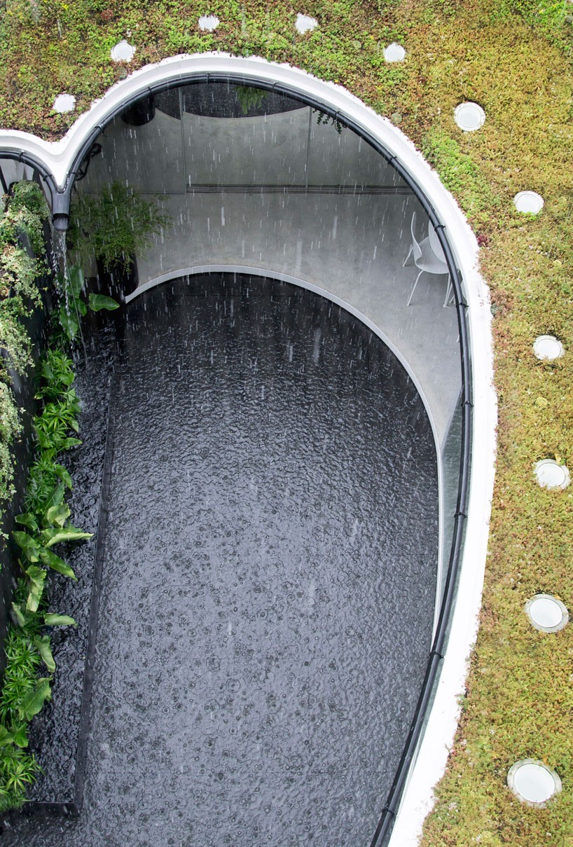 ... e uma piscina para aproveitar o calor ou apreciar a chuva