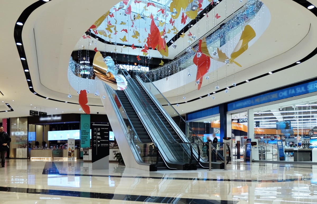Itália italy_2016_shopping_mall_orio_center_bergamo