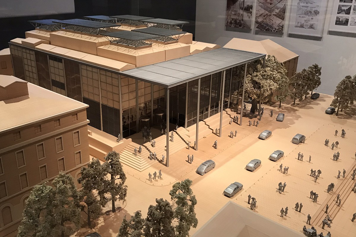 Norman Foster em Madrid, numa exposição entre o passado e o presente do arquiteto