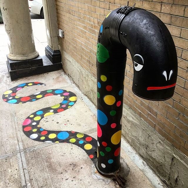 Um tubo ou uma serpente colorida?