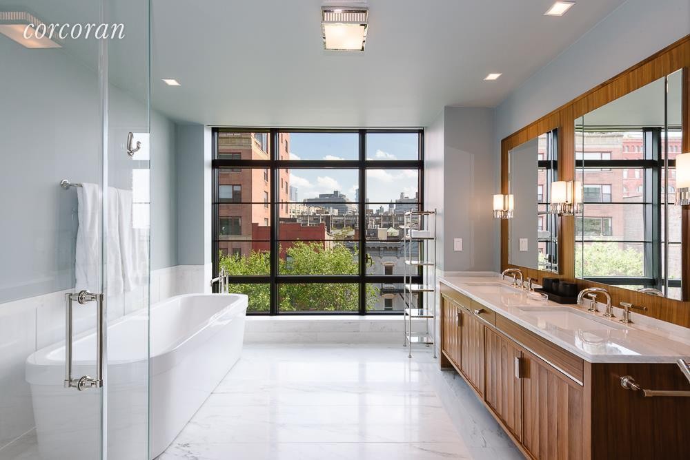 Uma das cinco casas de banho